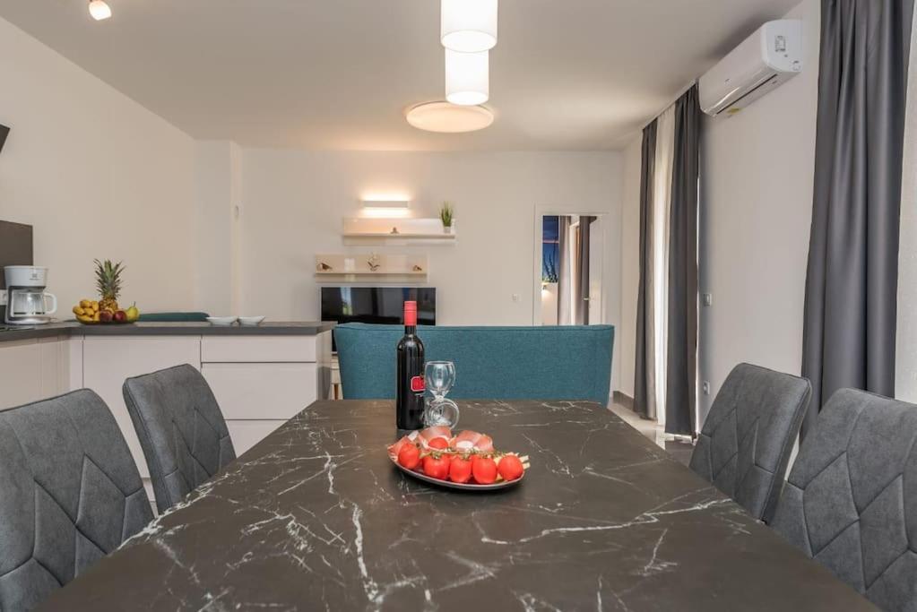 פריבלאקה Villa Mattina, With Heated Pool And Jacuzzi מראה חיצוני תמונה